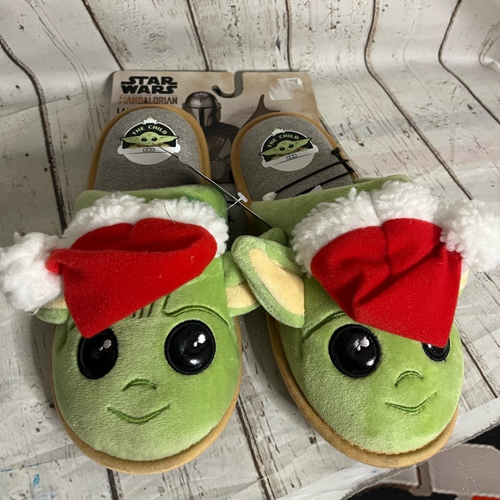 Star wars Baby Yoda With Santa Hat Slippers Womens Size Small 5-6
